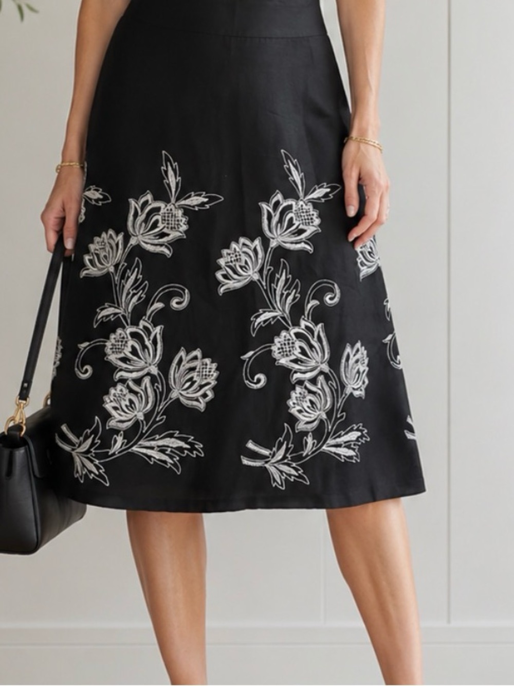 Ann Taylor 14 black-white embroidered floral A-line plus size cotton midi skirt